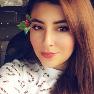 Meet your Posher, Cassandra